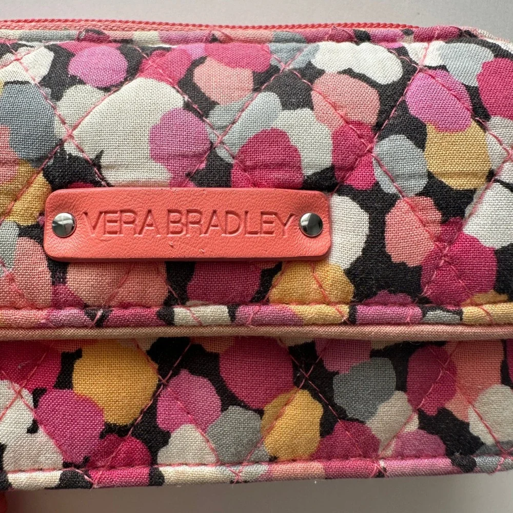 Vera Bradley Pink Abstract Petal Quilted Cotton Zip Around Wristlet Wallet 6x4 - Picture 2 of 9